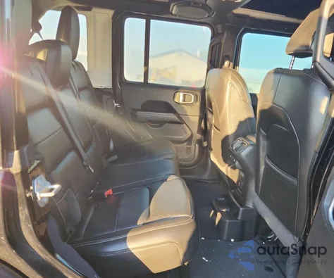 2021 Jeep Wrangler Unlimited Sahara z USA, uszkodzony, nr VIN 1C4HJXEN7MW518607